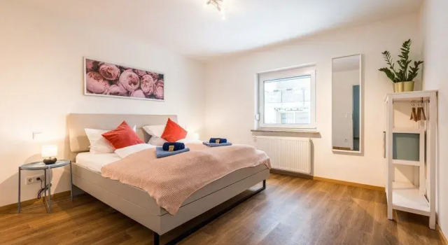 BRIGHT - Augsburg's Biggest - 4BR - Parking - Kitchen