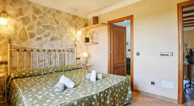 Luxurious Villa Perfect for Large Families, Near the Beach