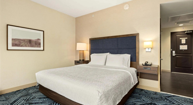 Номер Standard с видом на воду Hampton Inn & Suites Los Angeles - Glendale