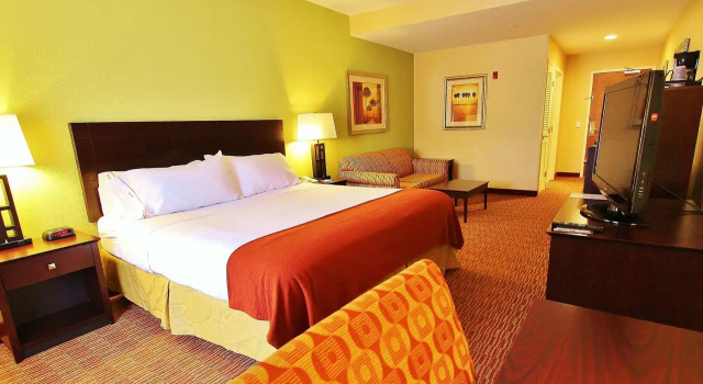 Holiday Inn Express and Suites Pinetop, Book Hotel Pinetop Arizona