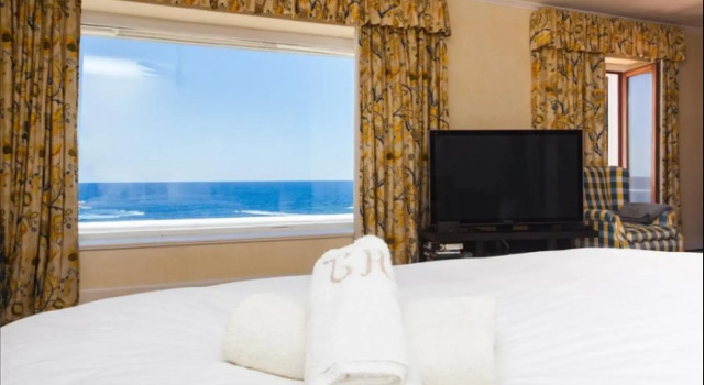 Villa Can Pirata . Seafront Villa For 10 People, Prenota Villa Cottage a Cala d'Or, Cottage