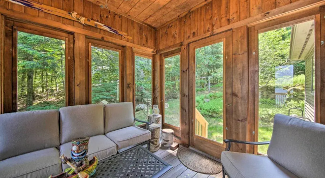 Sebago Lake Gem on Private Cove w/ Boat Dock!, Κράτηση Ξενοδοχείο Raymond Man