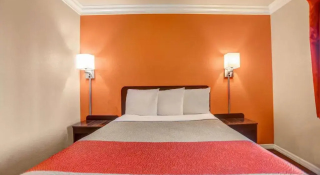 Номер Deluxe Motel 6-Fresno, CA - Belmont Ave
