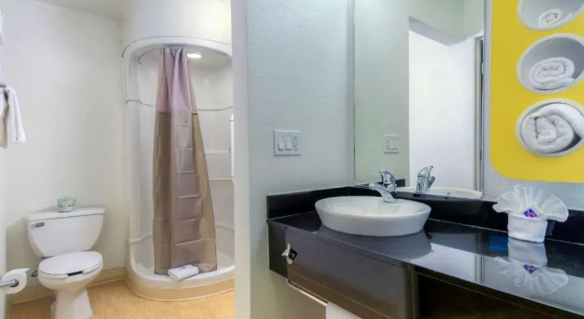 Четырёхместный номер Premium Studio 6 Suites Las Vegas, NV - Tropicana