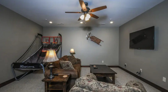 Once in a Blue Moon 5 Bedroom House, Buchen Sie Ferienhaus Hotels in Maryland mit Parkplatz, Parkplätze