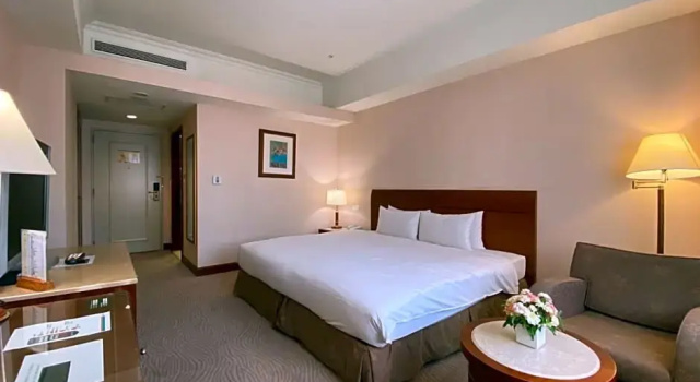 Двухместный номер Classic Monarch Plaza Hotel