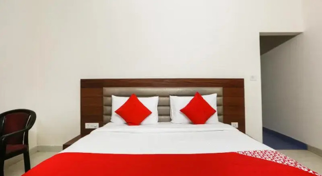 Collection O 65905 Hotel Grand Shoba Inn