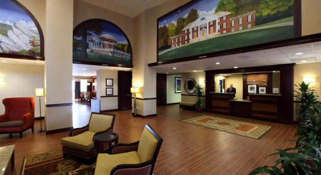Hampton Inn & Suites Charlottesville-At the University