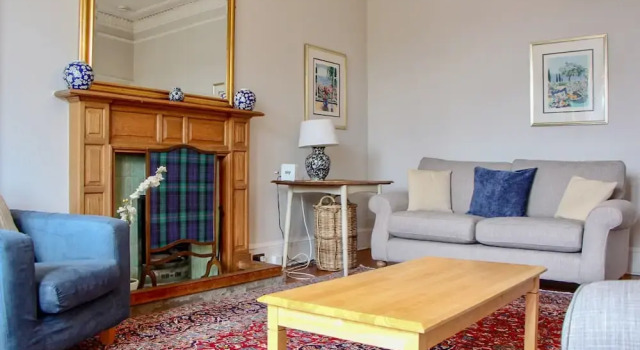 3 Bedroom Flat In Edinburghs New Town, Забронировать Отель Новый город Эдинбург, рядом с Железнодорожный вокзал Эдинбург-Уэверли