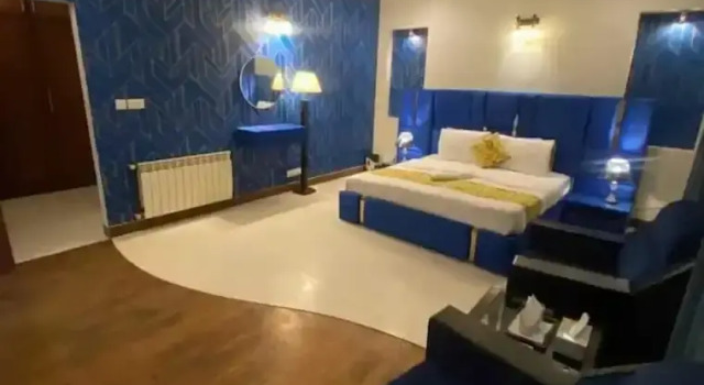 Номер Standard Guest House Near Movenpick hotel Centururs and Centurus Mall islamabad