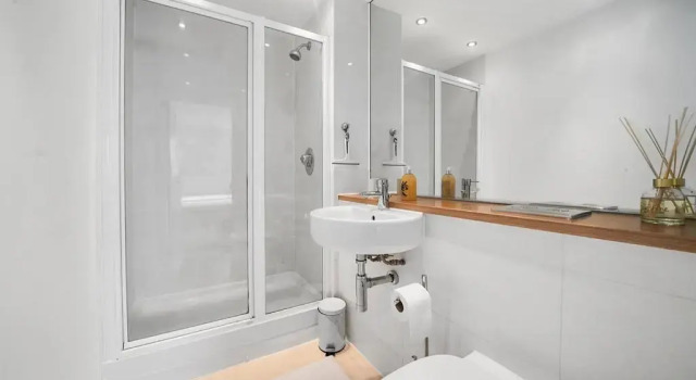 Апартаменты Deluxe Stevenage's No1 Town Centre Apartment, Upto 5 People, With Free Car Park - Book Today
