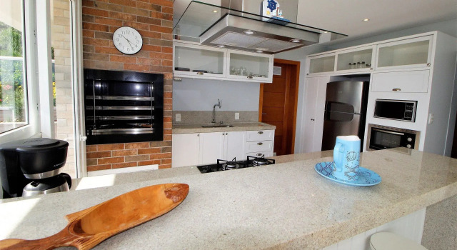 1082 - Flat com Vista para o Mar e Hidromassagem para Locação de Temporada em Bombinhas