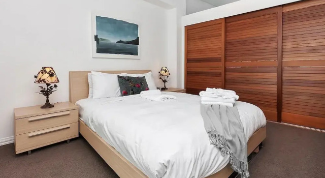 QV Spacious Waterfront Apartment - 748