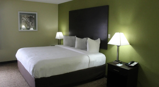Двухместный номер Standard Quality Inn & Suites University Area
