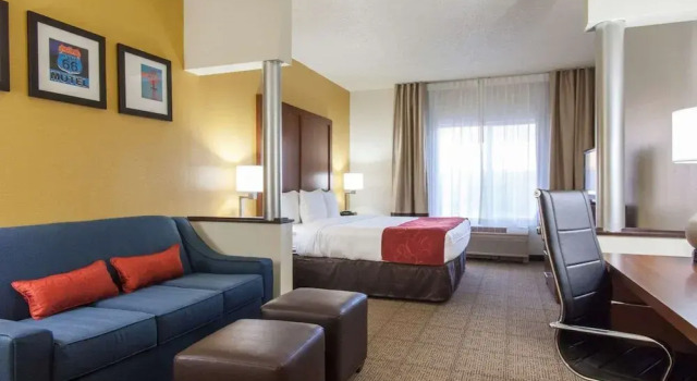 Двухместный люкс Standard Comfort Suites Tulsa Central