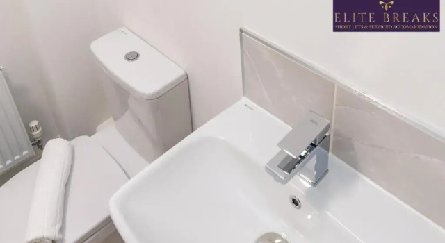 Коттедж Central 4 bed house by Elite Breaks Serviced Accommodation Birmingham With Free Parking Sleeps upto 8