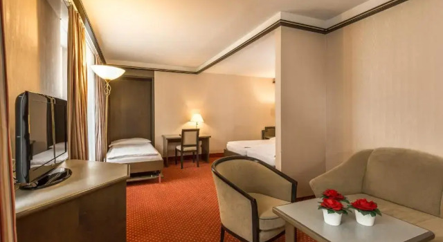 Quadruple Room Hotel Monopol Luzern