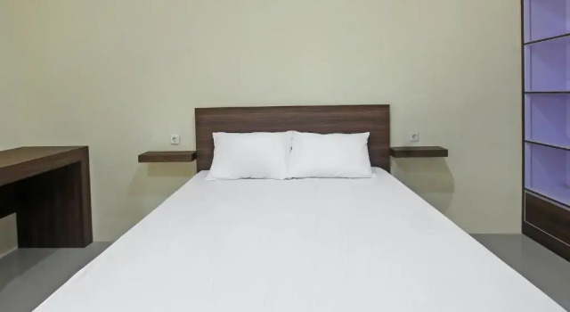 OYO 92237 Dj Home, Rezervasyon Otel Mataram Lombok, Meru Temple yakınında