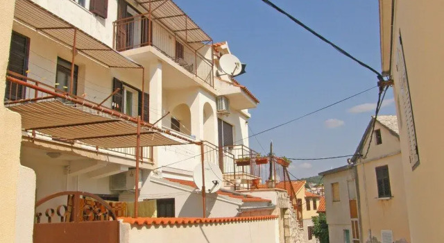 Apartments Vladimir, Забронировать Апартаменты/квартира Примоштен Шибеник