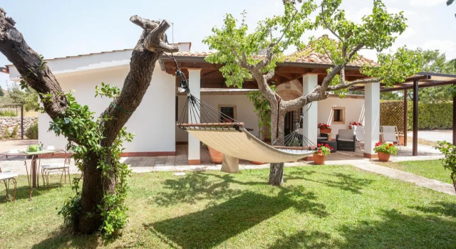 Guesthost - Trulli la Ghianda, Rezervasyon Otel Valle d'Itria otoparklı oteller, Otopark