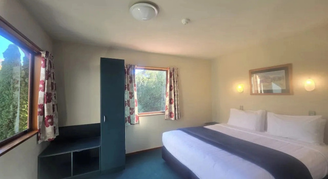 Номер Deluxe c 1 комнатой с балконом и с видом на поле для гольфа Aspen Lodge Motel