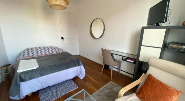 Grande chambre privative à 20 minutes de Paris, Забронировать Отель Коломб Дефанс