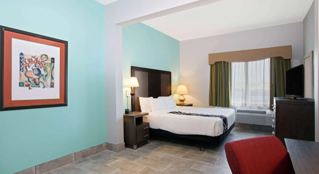 Номер Standard La Quinta by Wyndham Omaha Airport Downtown