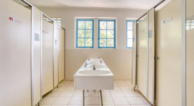Кровать в общем номере Auberge de Fréjus Saint-Raphael - Hostel