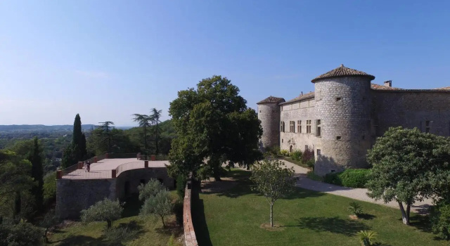 Château de Rousson, Prenota Bed & breakfast Hotel a Cevenne con parcheggio, Parcheggio
