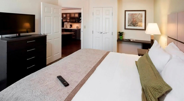 Двухместный люкс Candlewood Suites MORGANTOWN-UNIV WEST VIRGINIA by IHG