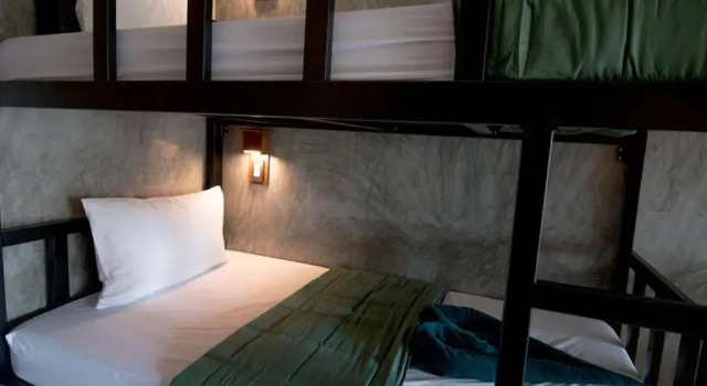 Кровать в общем номере Blanco Hostel Lanta 18 to 35