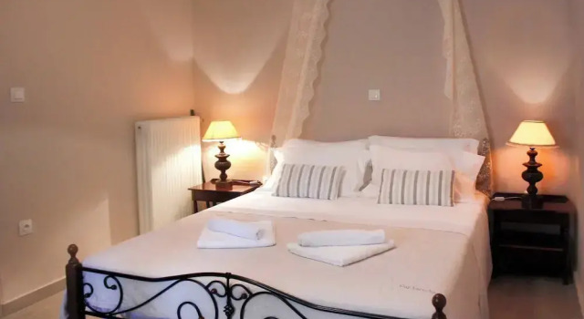 Relax in Elliniko Hidden Gem-vintage Bungalow With Garden and Hot Tub in an Iglo, 预订 酒店 Elliniko-Argyroupoli 阿尔戈－萨罗尼克群岛