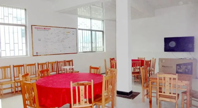Wuyuan Jiangling Huatian Hostel, Rezerwuj Hostel Hotele w Shangrao z parkingiem, Parking