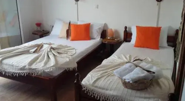 Violetta Rooms, Prenota Hotel Koroni Messinia