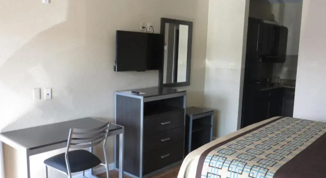 Четырёхместный номер Standard Scottish Inn & Suites