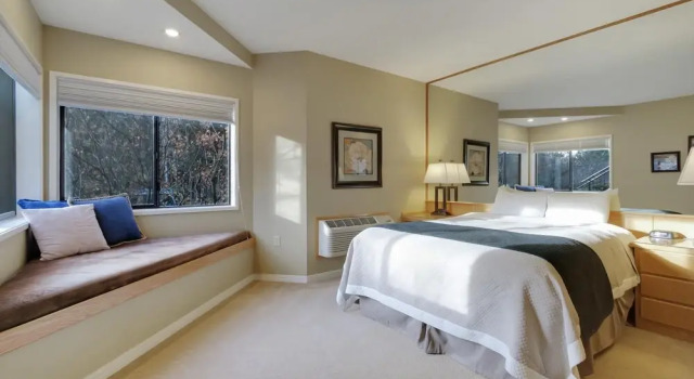River Ridge 321b, Rezerwuj Hotel Bend Bachelor