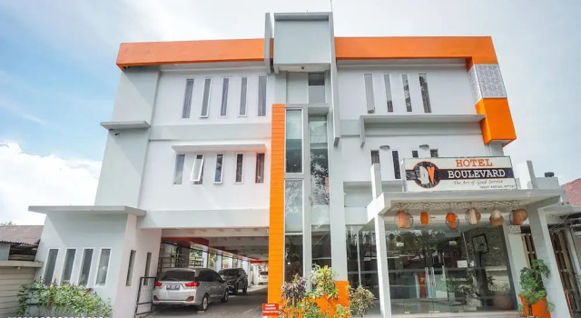 Oyo 955 Hotel Boulevard, Prenota Hotel Hotel a Sulawesi con parcheggio, Parcheggio