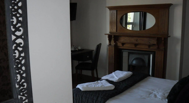 Number One Hundred Bed And Breakfast, Забронировать Отель «постель и завтрак» Отели Кардиффа 3 звезды, рядом с Торговый центр "Кэпитол", 3*