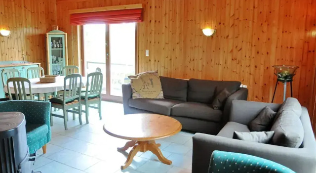 Attractive Holiday Home with Hot Tub in Septon