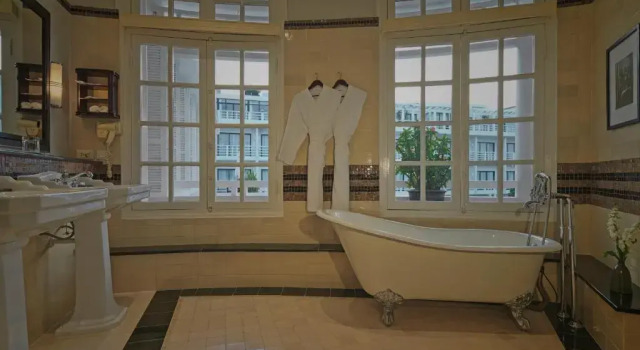 Полулюкс Azerai La Residence, Hue