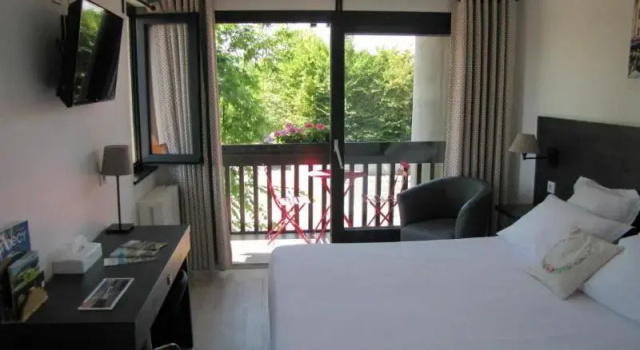 Logis Hotel Restaurant Annecy Nord / Argonay, Rezerwuj Hotel Hotele w Centre z parkingiem, Parking