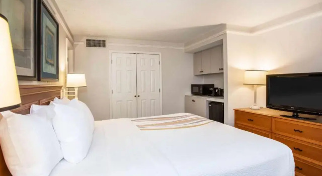 Двухместный семейный люкс La Quinta Inn by Wyndham Tallahassee North