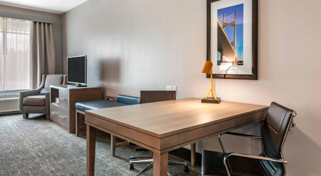 Четырёхместный люкс Comfort Inn & Suites Jacksonville - Orange Park Near Naval Air Station