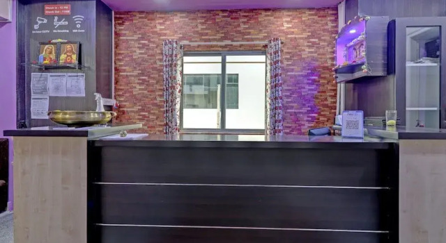 Guru Comfort, 100m from Apollo Hospital, Забронировать Отель Бангалор штат Карнатака, рядом с Indian Institute of Management Bangalore