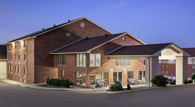 AmericInn by Wyndham Branson & Conference Center, Забронировать Отель Отели Table Rock Lake с парковкой, Парковка