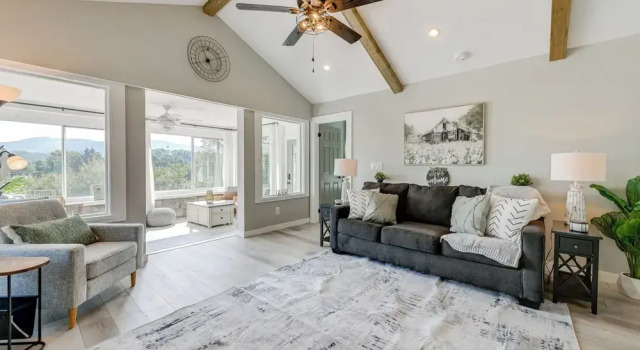 Updated + Modern Waynesville Cottage w/ Fire Pit, Boek Vakantiehuis Waynesville Appalachian Mountains
