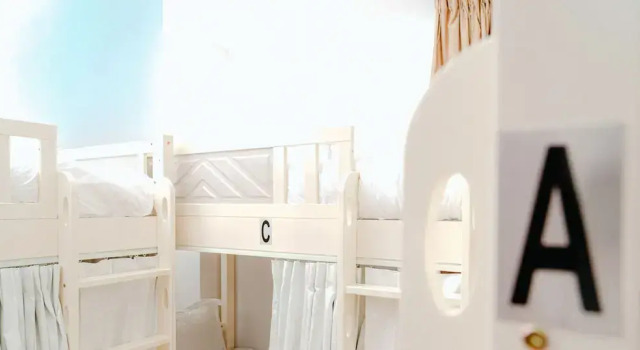 Кровать в общем номере с видом на море Sundrift Dubai Hostel