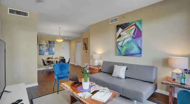 Люкс Dharma Home Suites South Miami at Red Road Commons