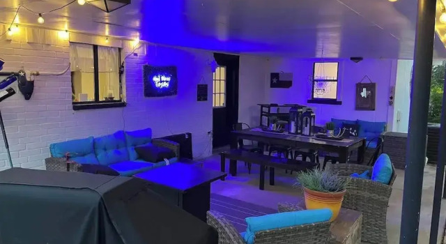 Коттедж с балконом и с видом на город Bayer Guest Haus-hot Tub and Fire Pit