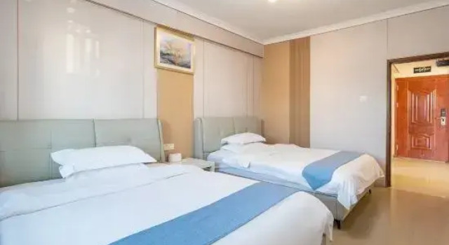 Люкс с 2 комнатами с балконом Mingzhu Exquisite Hostel